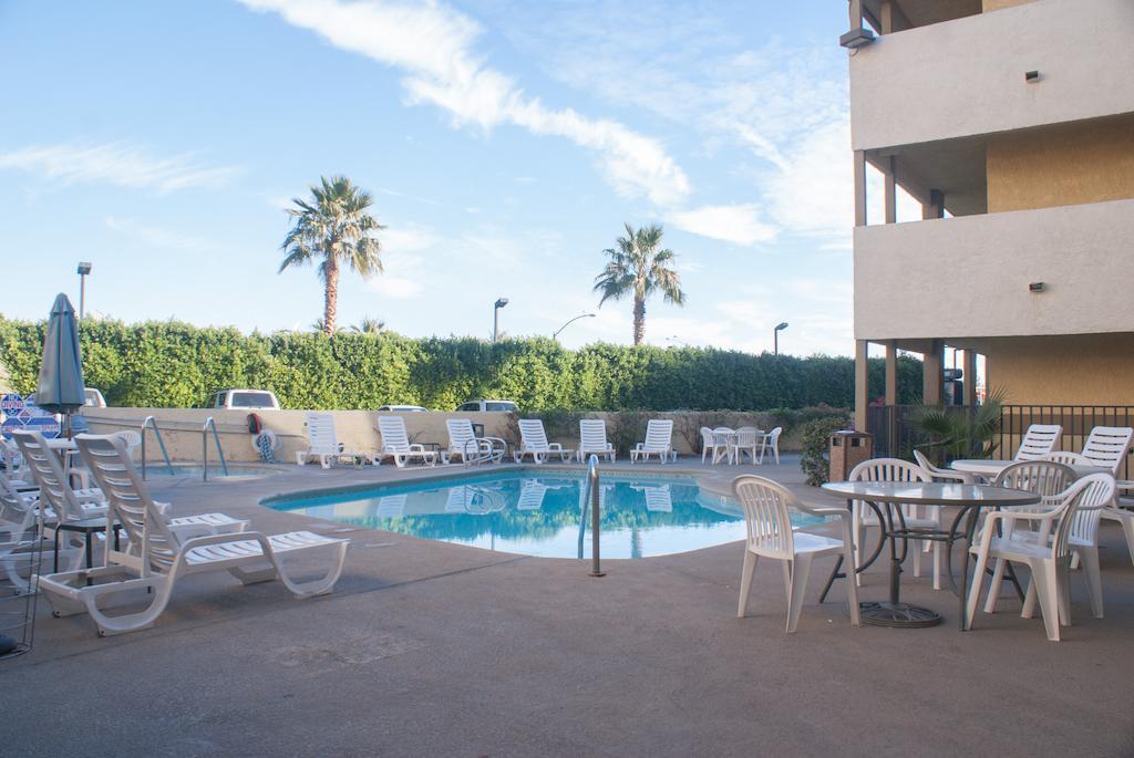 Red Lion Inn & Suites Cathedral City Palm Springs Buitenkant foto