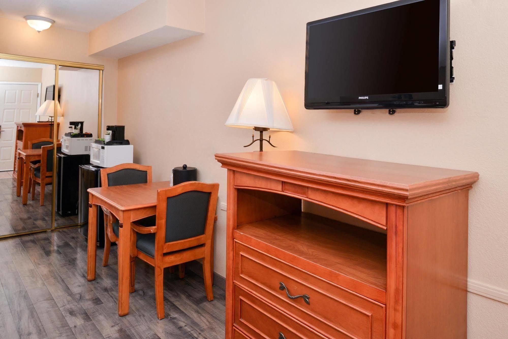 Red Lion Inn & Suites Cathedral City Palm Springs Buitenkant foto