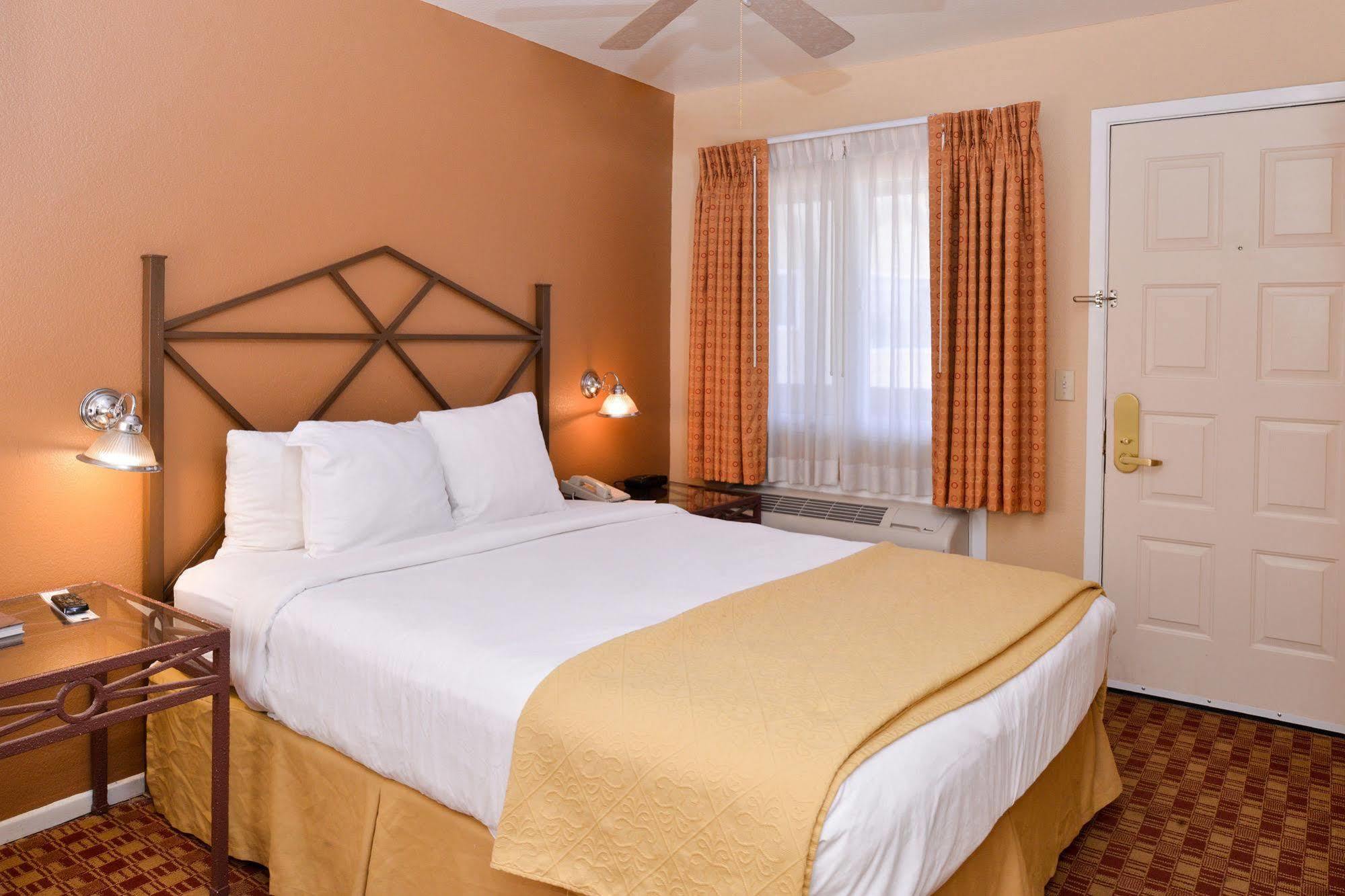 Red Lion Inn & Suites Cathedral City Palm Springs Buitenkant foto