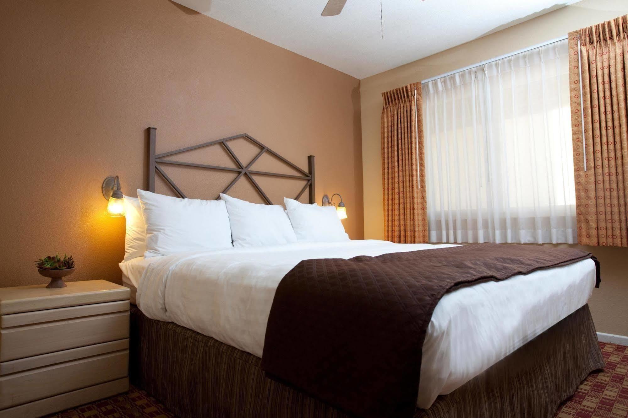 Red Lion Inn & Suites Cathedral City Palm Springs Buitenkant foto