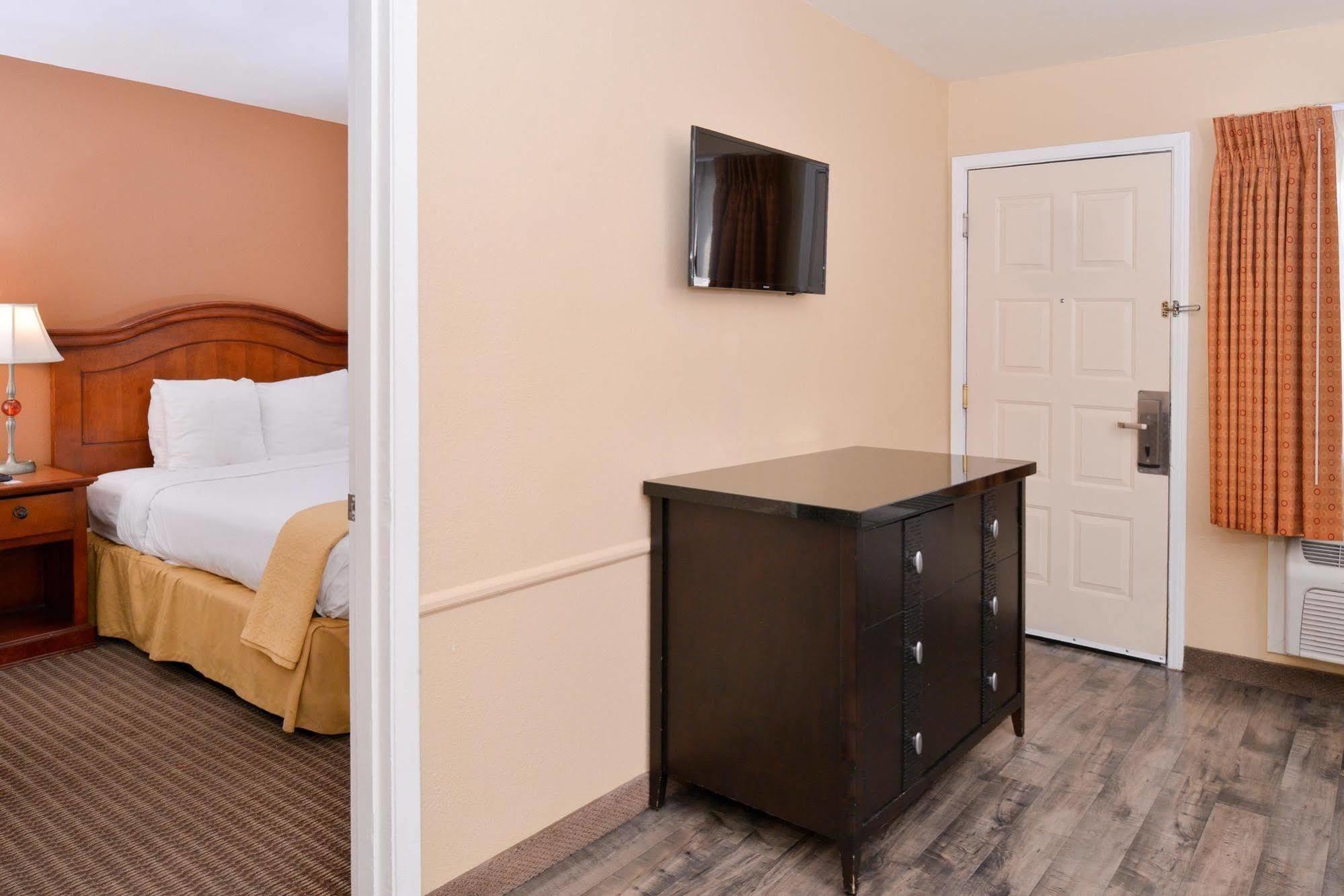 Red Lion Inn & Suites Cathedral City Palm Springs Buitenkant foto