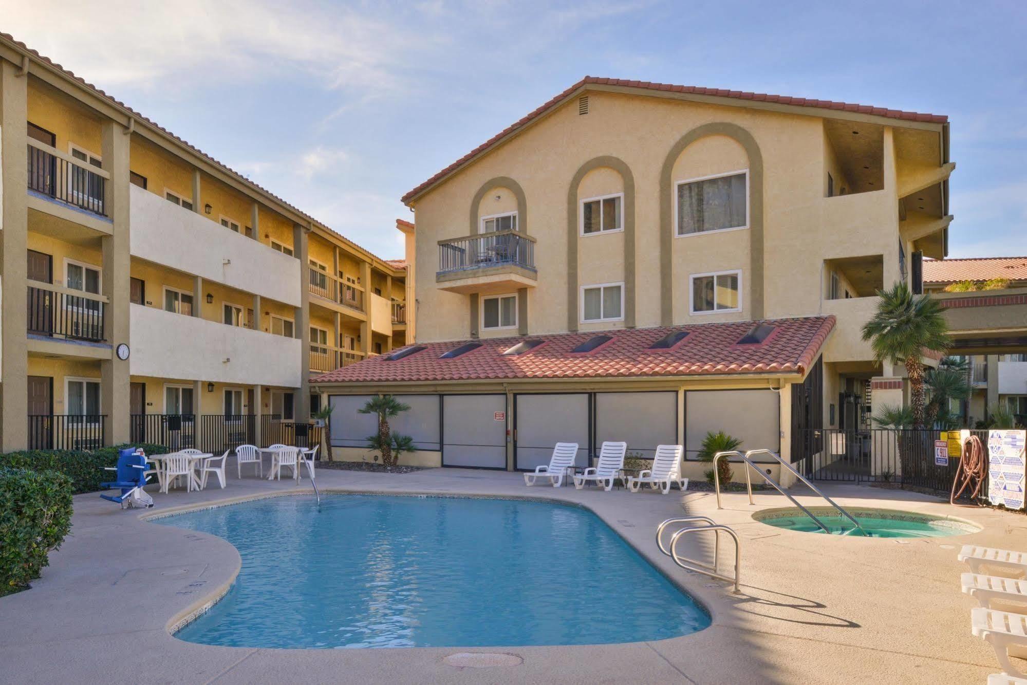 Red Lion Inn & Suites Cathedral City Palm Springs Buitenkant foto