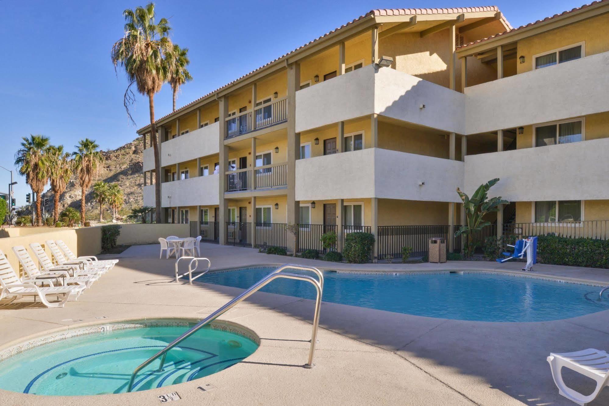Red Lion Inn & Suites Cathedral City Palm Springs Buitenkant foto
